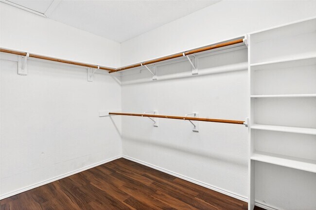 Building Photo - 1617 Briargrove Dr