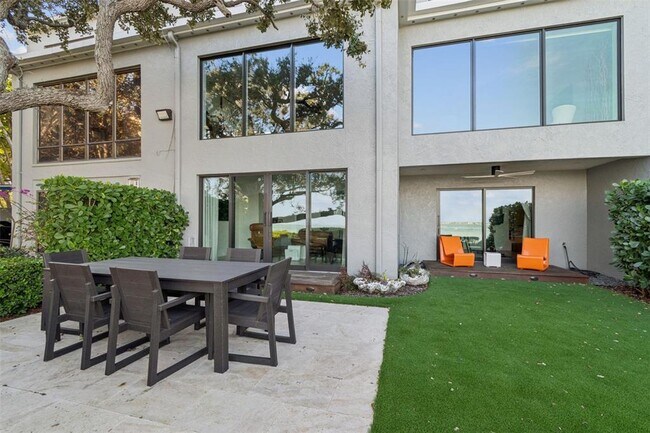Building Photo - 5010 Bayshore Blvd