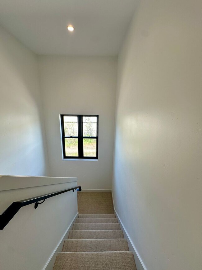 Building Photo - 4757 Kona Dr