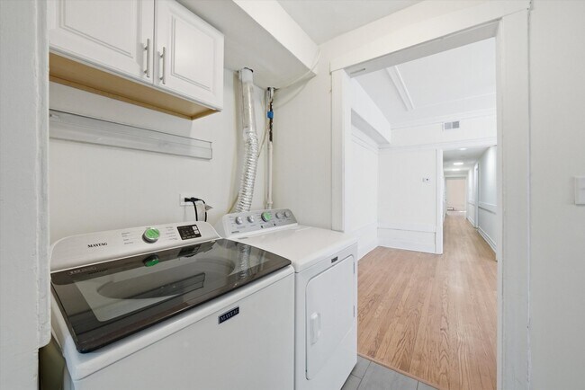 Building Photo - 5212 S Ingleside Ave