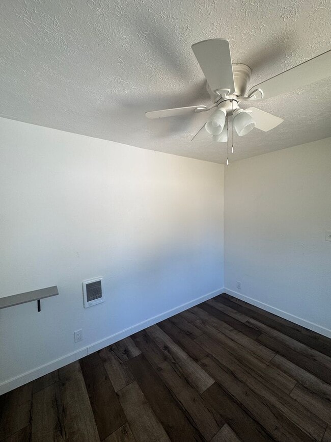 Building Photo - CUTE 2 BED 1 BATH HOUSE
