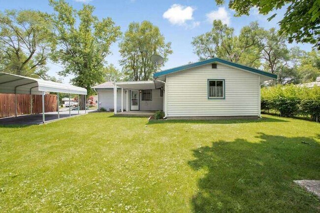Building Photo - 3bedroom house