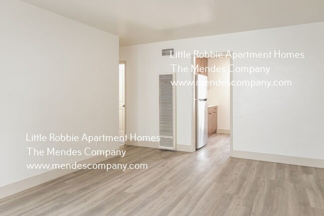 Building Photo - 1272 1/2 Robinson Ave