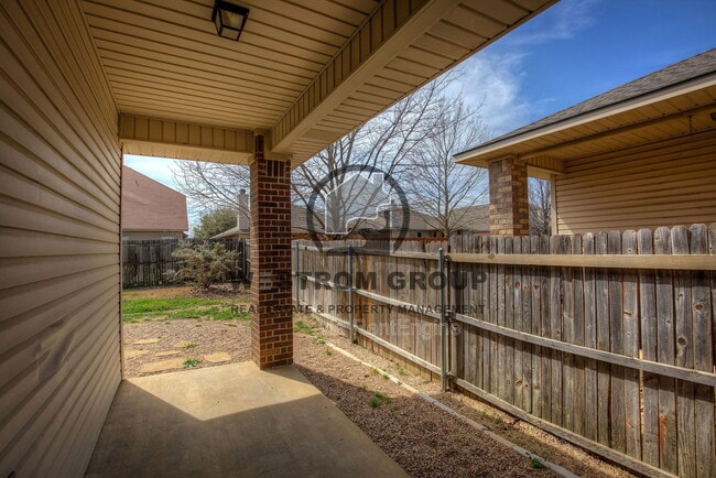 Building Photo - 3217 Hornbeam St