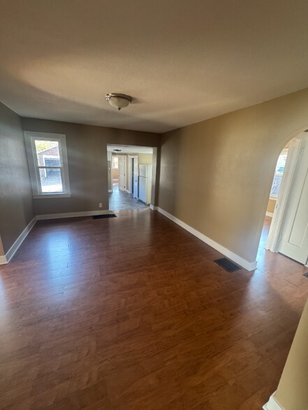 Building Photo - 1453 E Clay St