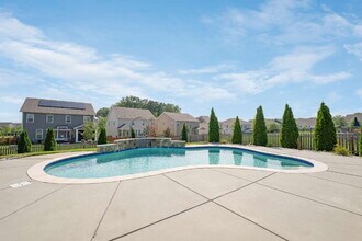 Building Photo - Beautiful Upscale Executive Home with Pool 4B/3Bth with 3,100 sqft