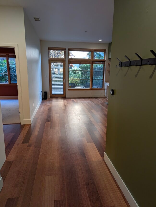 Building Photo - 726 NW 11th Ave