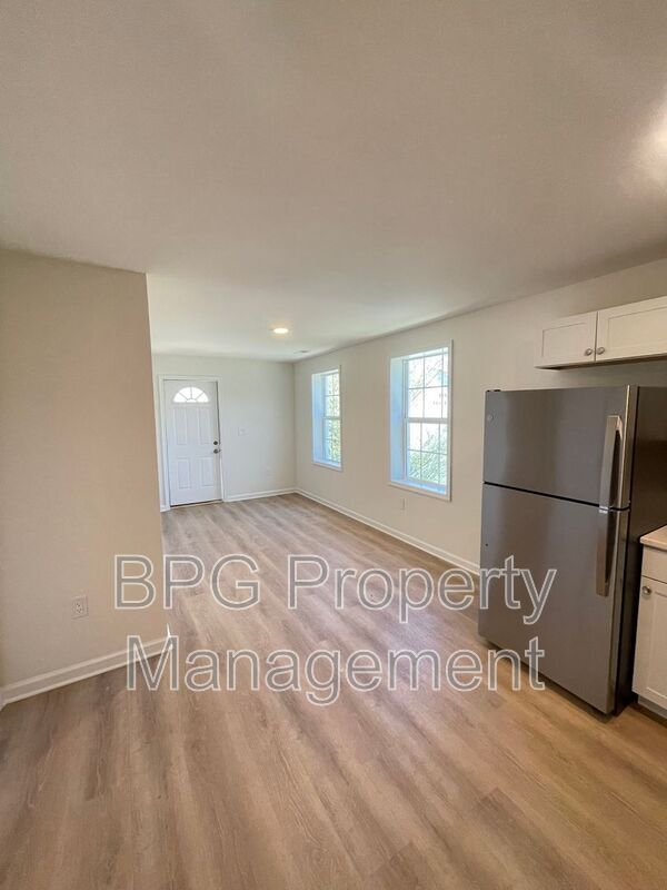 Building Photo - 79 Horner St