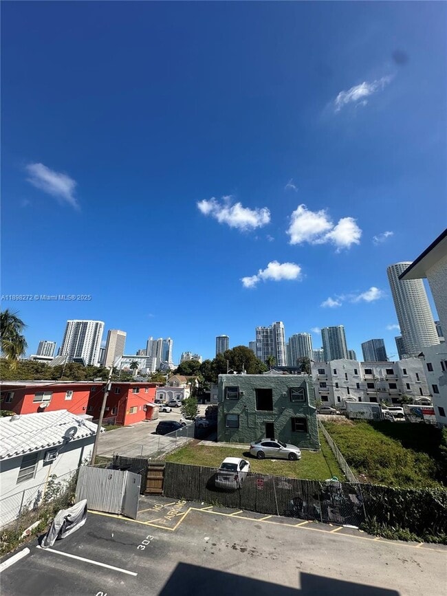 Building Photo - 529 SW 4th St