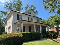 Building Photo - Spacious one bedroom 2nd floor apartment -...