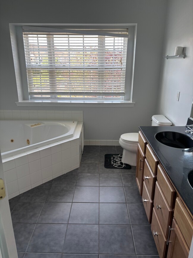 Building Photo - 173 Westbrook Dr