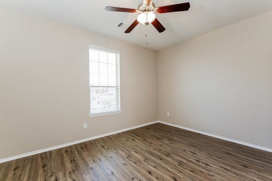 Building Photo - 5647 Claymore Meadow Ln