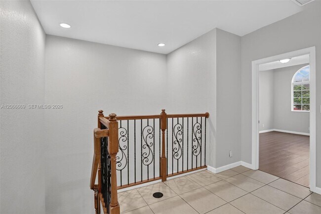 Building Photo - 5337 SW 40th Ave