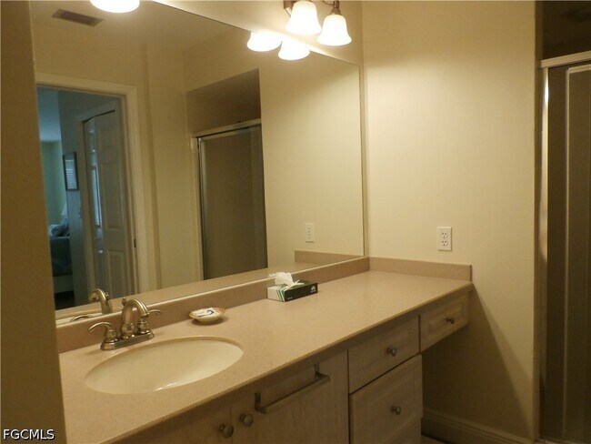 Building Photo - 16301 Kelly Woods Dr
