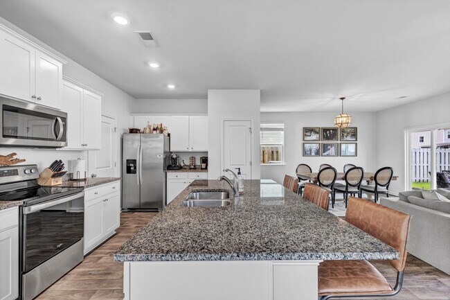 Building Photo - Ways Station Golf course community in Richmond Hill Plantation - 4 Bed/2.5 Bath