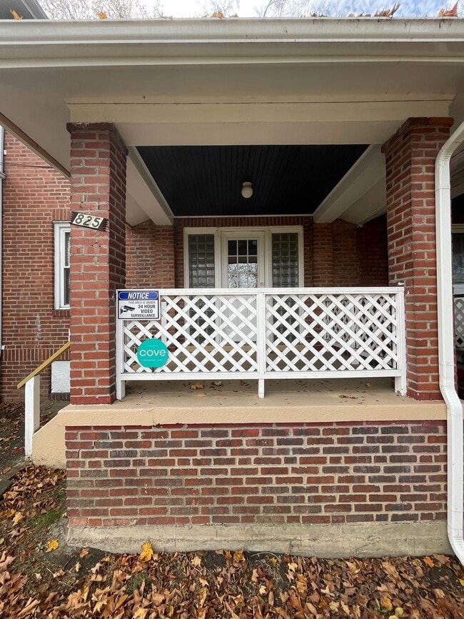 Building Photo - 825 N 6th St