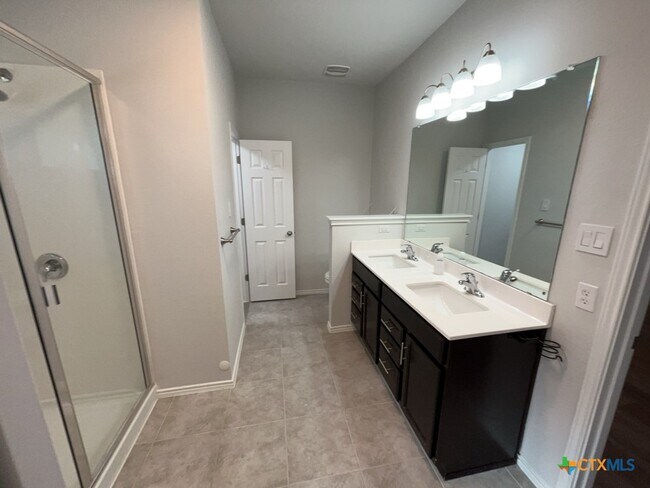 Building Photo - 1824 Fall Creek Ct