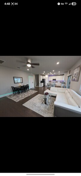 Building Photo - 505 Gray Fox Loop