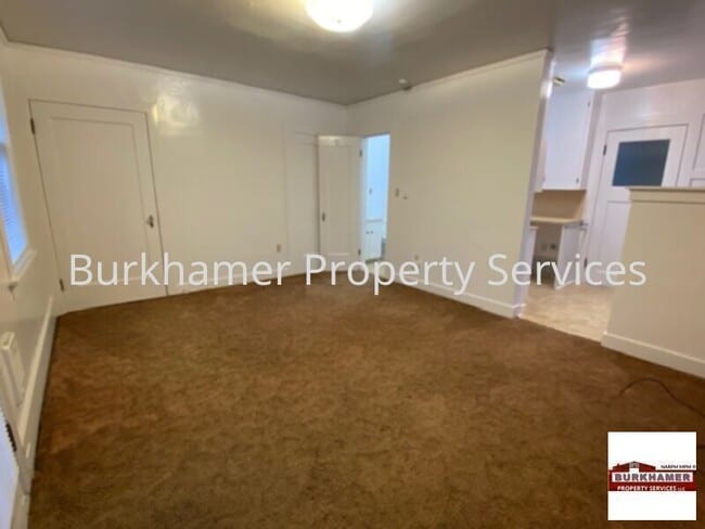 Building Photo - 203 E Broadway Ave