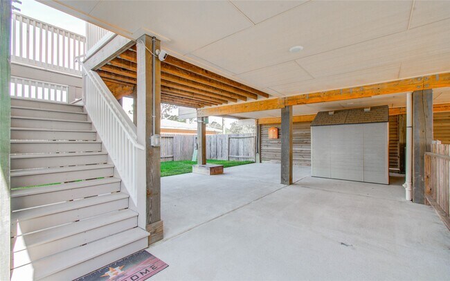 Building Photo - 1705 Bayway Dr