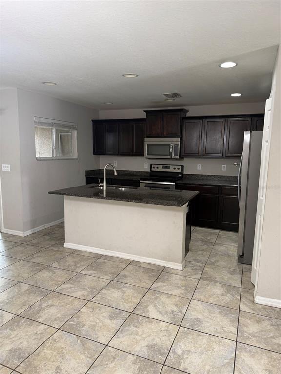 Building Photo - 27515 Desert Willow Way