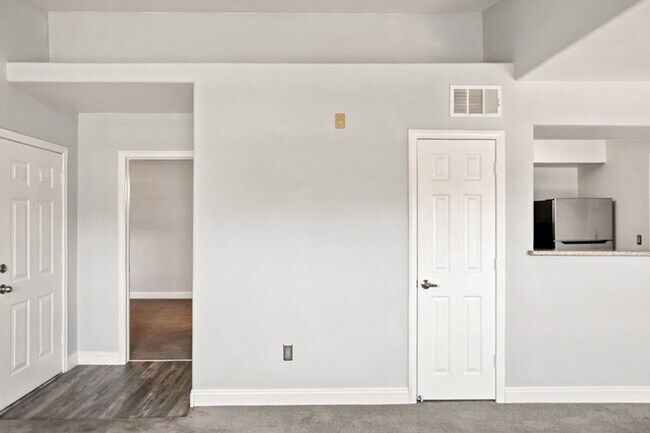 Building Photo - 3 Bed, 2 Bath -Gated- South West Las Vegas