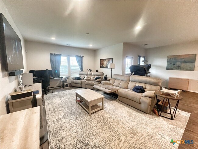 Building Photo - 940 Chachalaca Ct