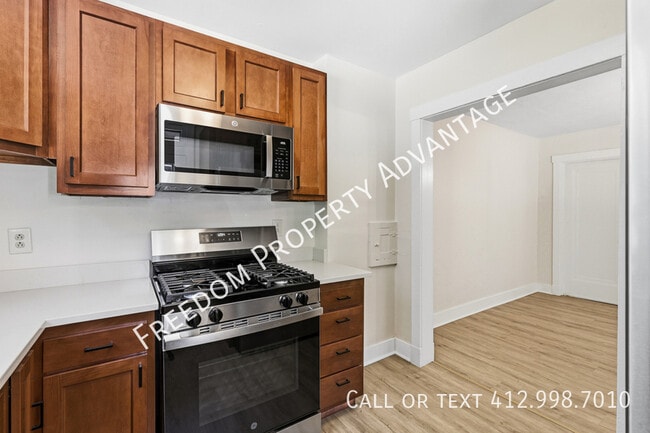 Building Photo - 761 Shady Dr E