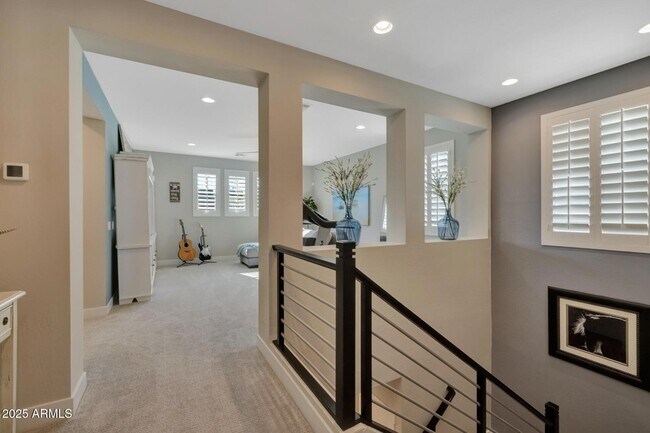 Building Photo - 1336 E Sierra Vis Dr