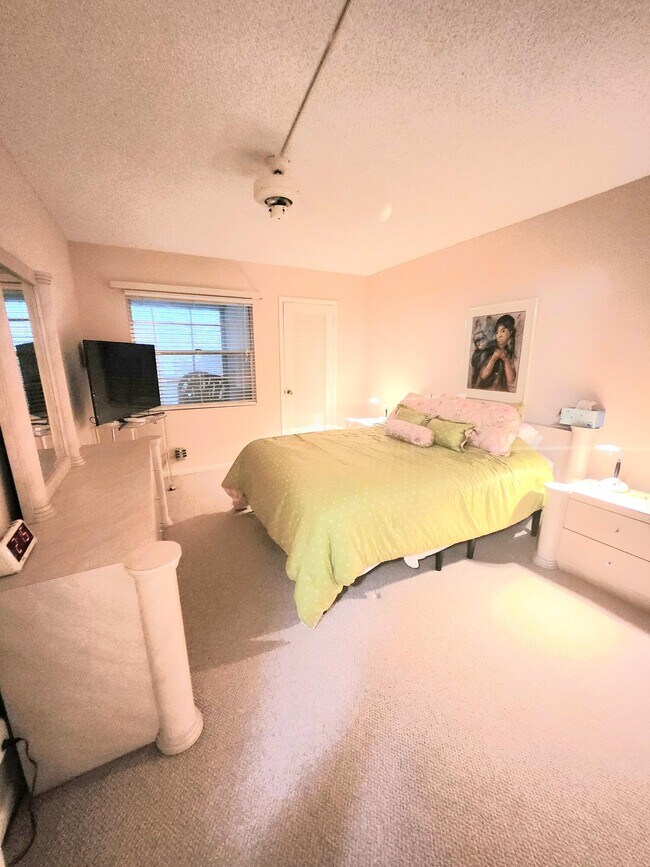 Building Photo - 4053 Wolverton C