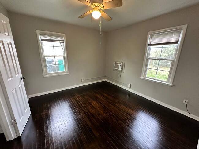 Building Photo - Three Bed NE OKC