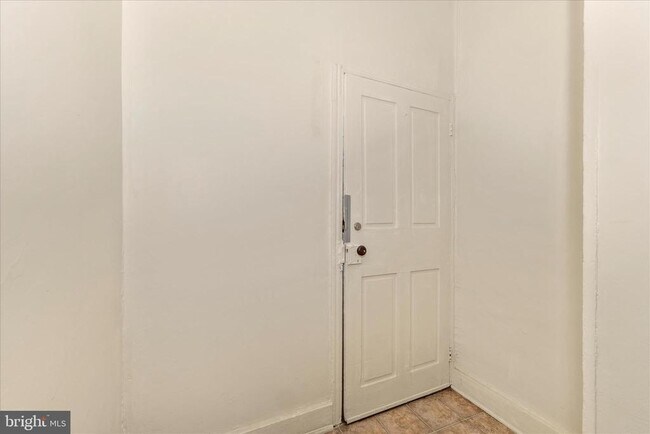 Building Photo - 326 E Patrick St