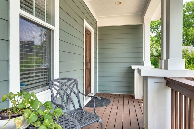 Building Photo - Beautiful 3BE/2.5BA by Invent Communities/...