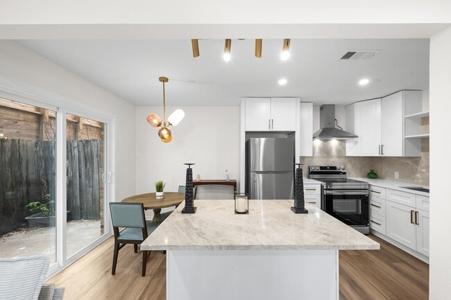 Building Photo - 2012 Brun St