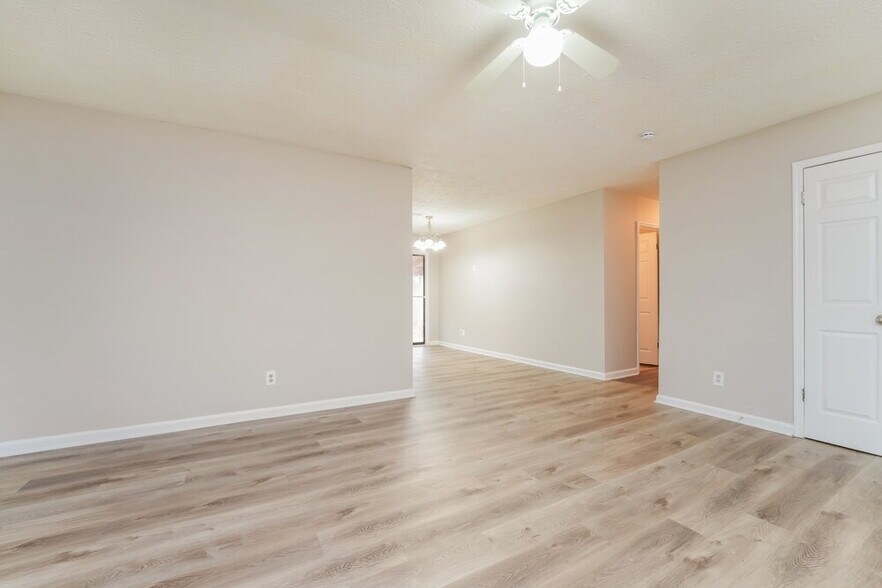 Building Photo - 4964 Galbraith Cir