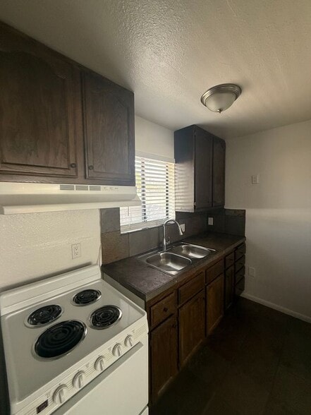 Building Photo - 1816 N Gramercy Pl
