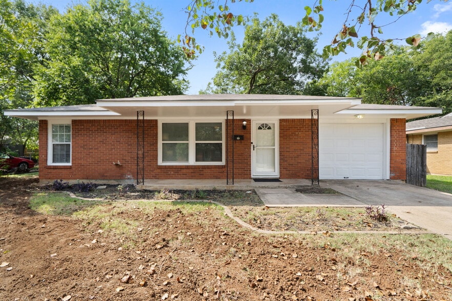 Building Photo - 6418 Onyx Dr N