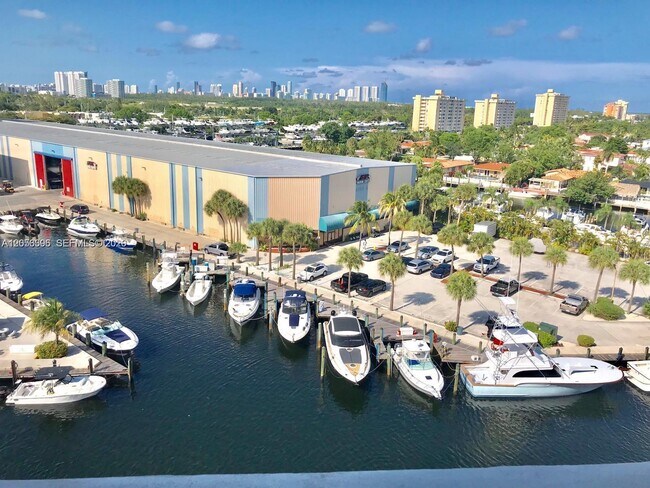 Building Photo - 13155 Ixora Ct