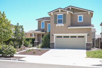Building Photo - Beautiful 2 Story 4 Bedroom Home in Great ...