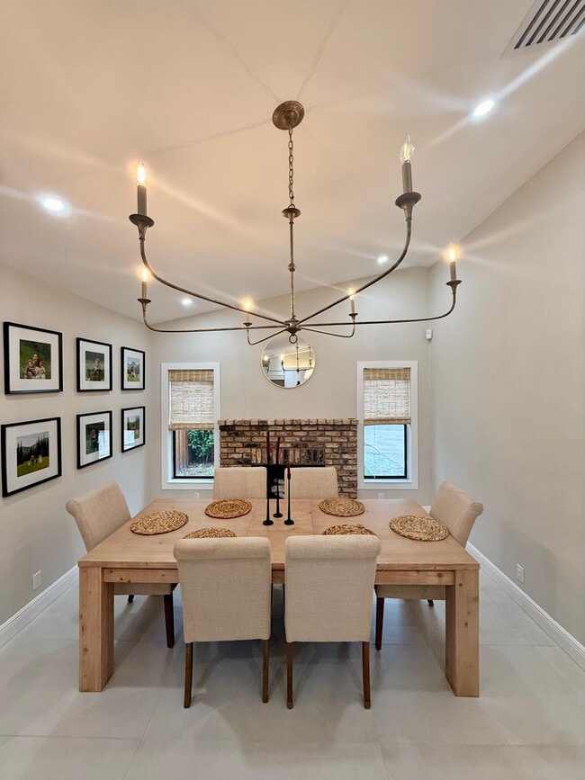 Building Photo - 14191 Snowberry Dr