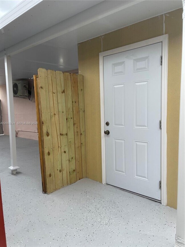 Building Photo - 317 E 8th St