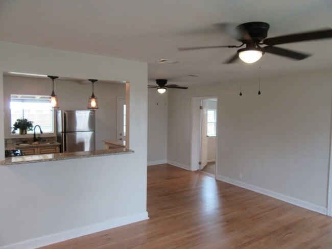 Building Photo - 409 S Palo Alto Ave