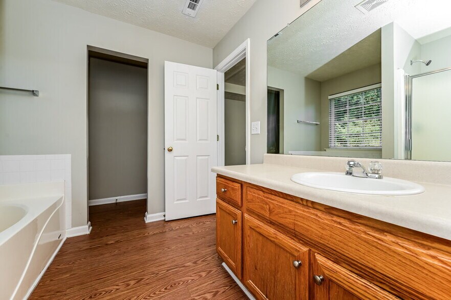 Building Photo - 1855 Neighborhood Walk