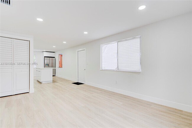 Building Photo - 6044 SW 37th St