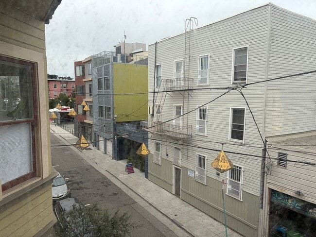 Building Photo - Cool, Remodeled One Bedroom in Hayes Valle...