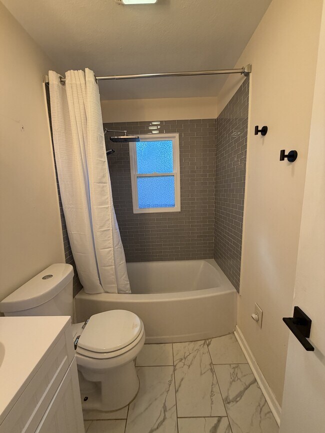 Building Photo - 1206 E 52nd St
