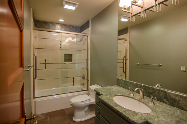 Building Photo - Beautifully Updated Private Guest House wi...