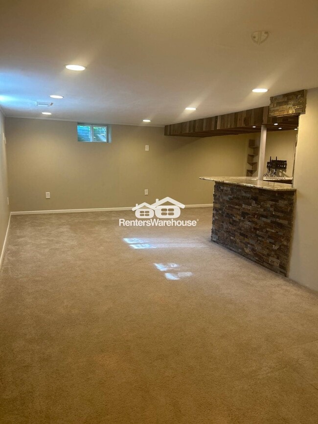 Building Photo - 16436 Elm Dr