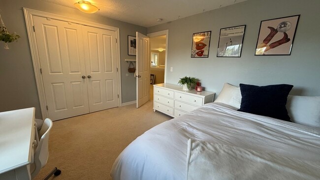 Building Photo - Pristine Single-Family Home in the Heart o...