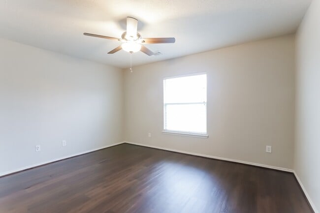 Building Photo - 20518 Holly Barr Ln